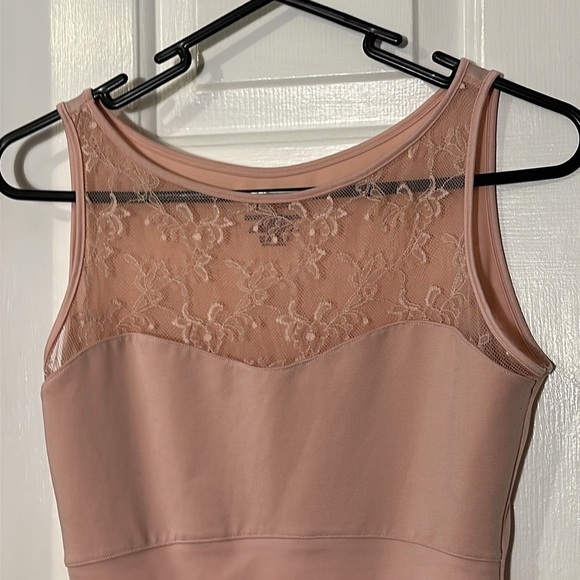 Women’s Spanx by Sara Blakely Hide and Sleek Pink Lace Top Tank Size Medium - Picture 3 of 7